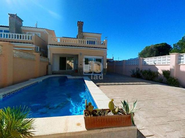Villa en venta en Mont-roig Del Camp