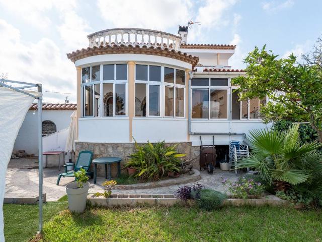 Villa en venta en Mont-roig Del Camp
