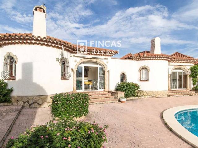Villa en venta en Mont-roig Del Camp