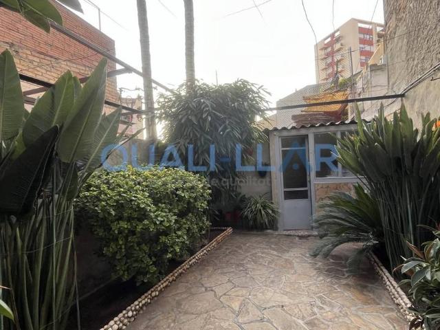 Villa en venta en Sant Feliu De Llobregat, Can Nadal