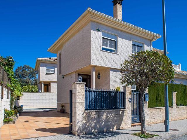 Chalet en venta en El Progreso, Elda