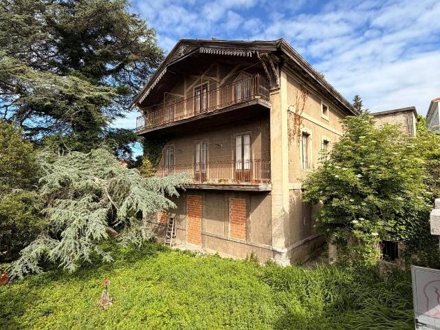 Chalet en venta en Laredo