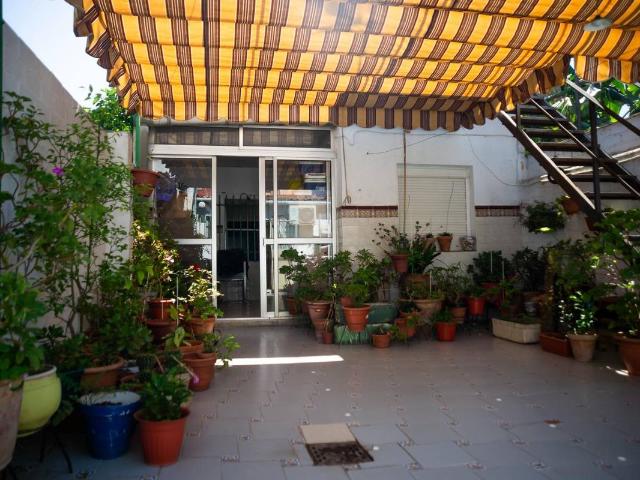 Chalet en venta en Camas, Andalucía