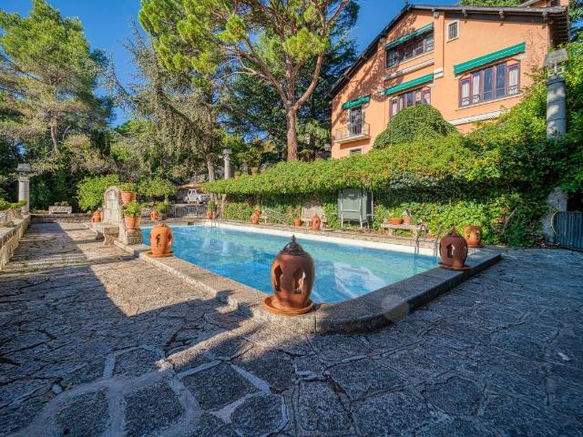Villa en venta en San Lorenzo De El Escorial