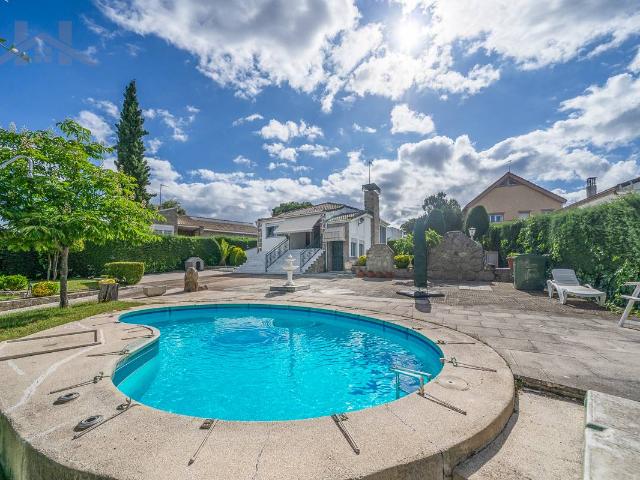 Chalet en venta en Valdemorillo, Madrid