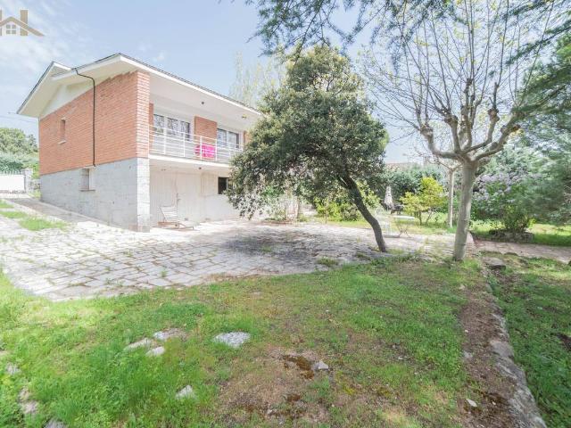 Chalet en venta en Valdemorillo, Madrid