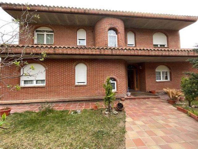 Chalet en venta en Valdemorillo, Madrid