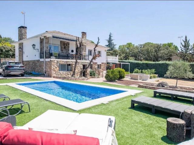 Chalet en venta en Valdemorillo, Madrid