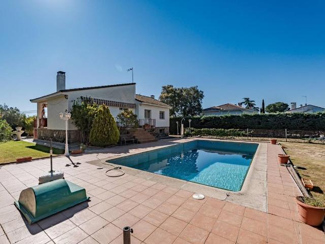 Chalet en venta en Valdemorillo, Madrid