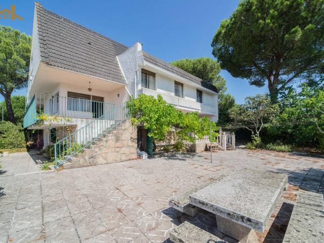 Chalet en venta en Valdemorillo, Madrid