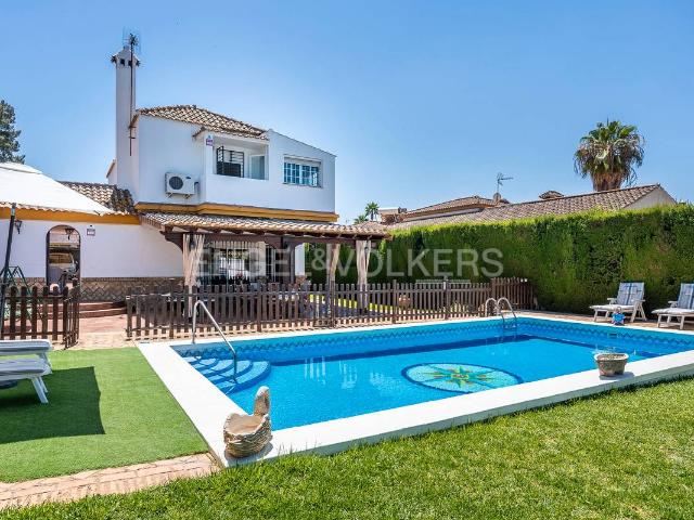 Villa en venta en Dos Hermanas