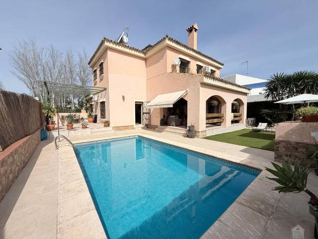 Chalet en venta en Distrito de Quinto, Dos Hermanas
