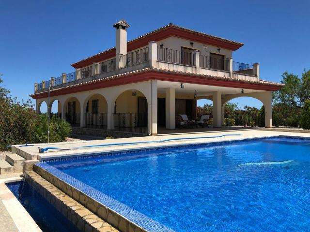 Villa en venta en Cervera Del Maestre