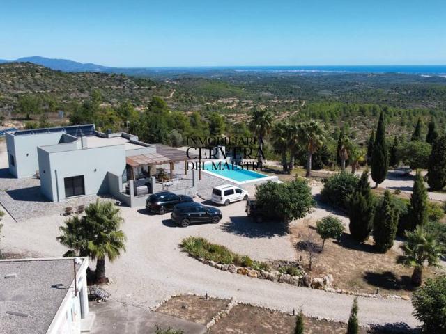 Chalet en venta en Cervera Del Maestre, Valencia
