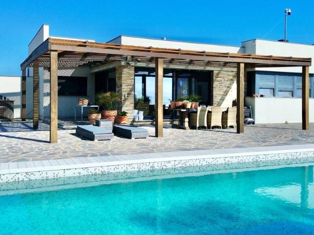 Chalet en venta en Cervera Del Maestre, Valencia