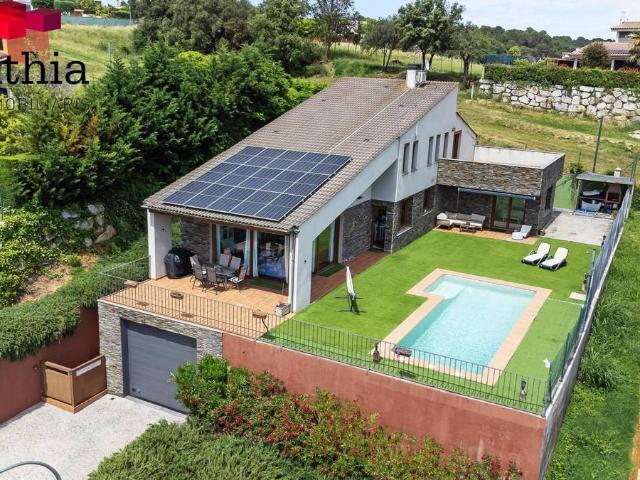 Villa en venta en Cervià De Ter