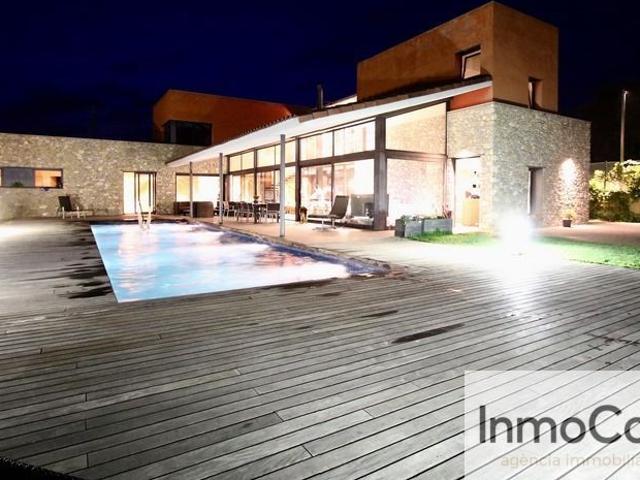 Villa en venta en Cervià De Ter