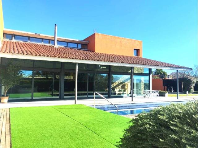 Villa en venta en Cervià De Ter