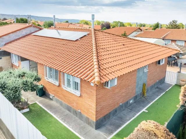 Chalet en venta en Chiloeches, Guadalajara