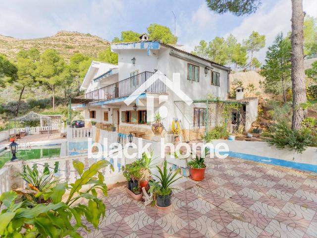Chalet en venta en Chulilla, Valencia