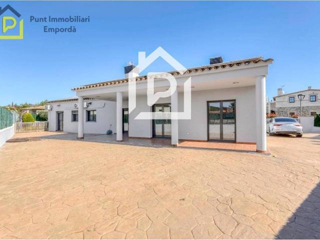 Chalet en venta en Cistella, Girona