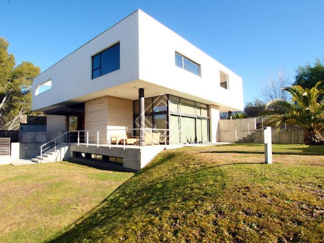 Villa en venta en Madrid, Cortes