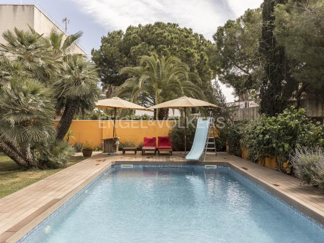 Villa en venta en Esplugues De Llobregat, el Centre