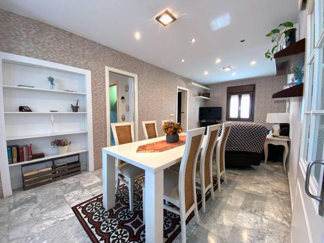 Chalet en venta en Camas, Andalucía