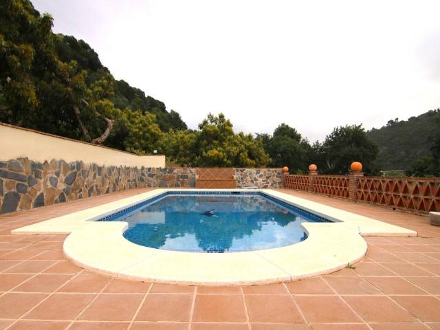 Villa en venta en Coín, Urbanización Los Alijares