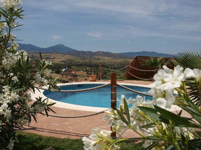 Villa en venta en Coín, Urbanización Los Alijares