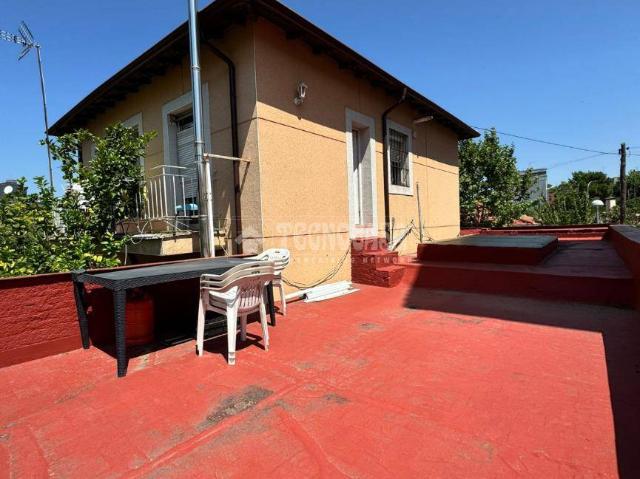 Villa en venta en Madrid, Cortes