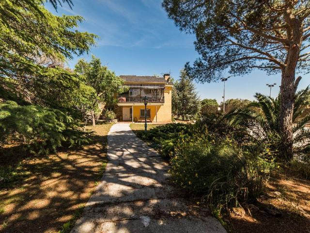 Chalet en venta en Colmenarejo, Madrid