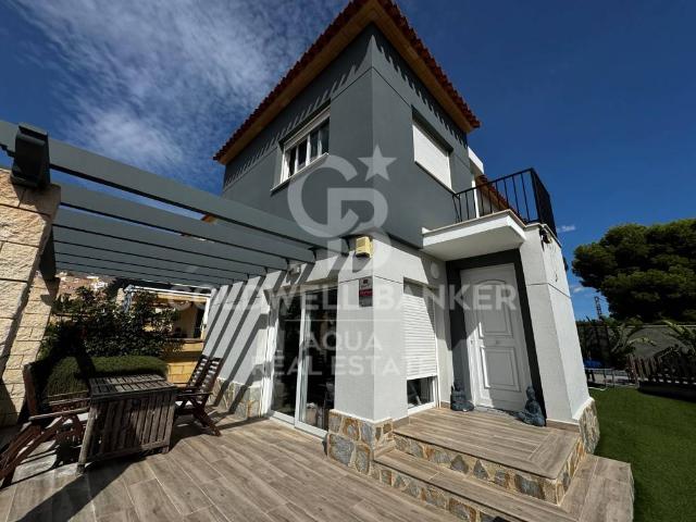 Villa en venta en La Nucia