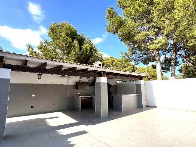 Villa en venta en La Nucia