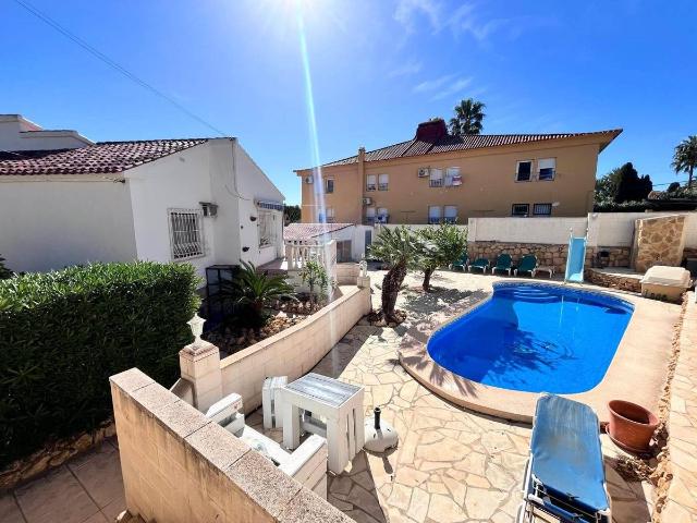 Villa en venta en La Nucia