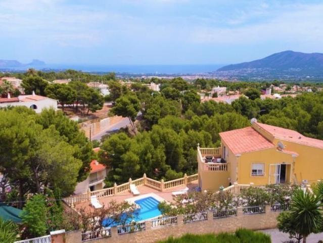Villa en venta en La Nucia