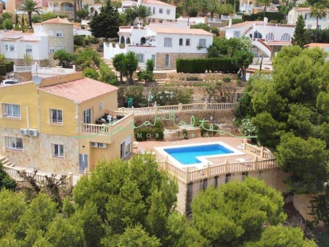 Villa en venta en La Nucia