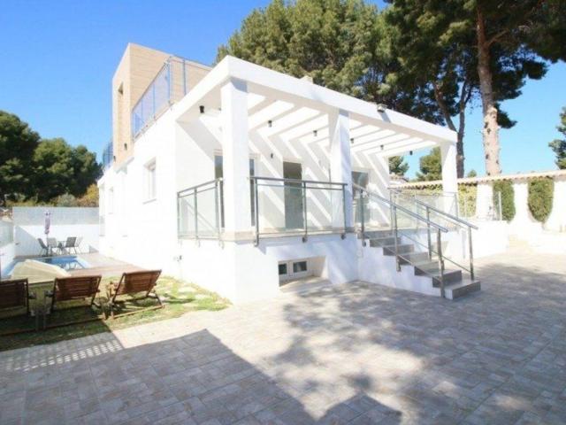 Villa en venta en La Nucia