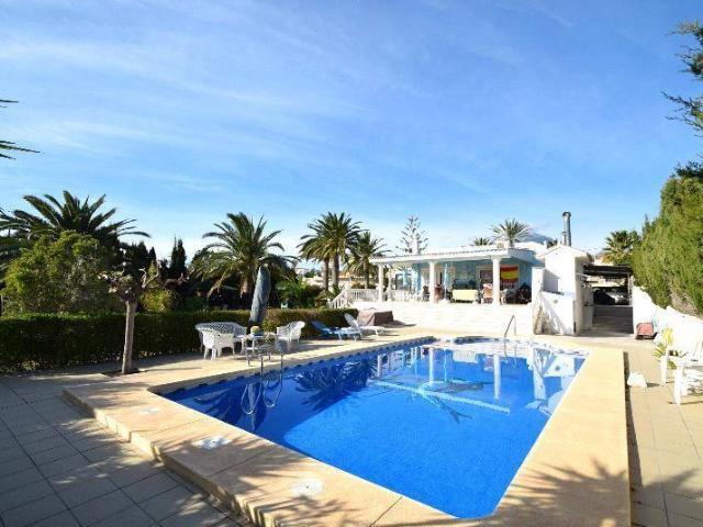 Chalet en venta en La Nucia, Valencia