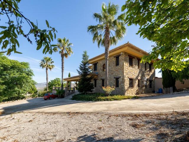 Villa en venta en Colomera