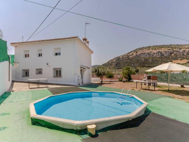 Villa en venta en Colomera