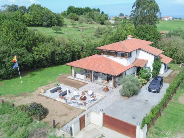 Chalet en venta en El Ferreru, Colunga