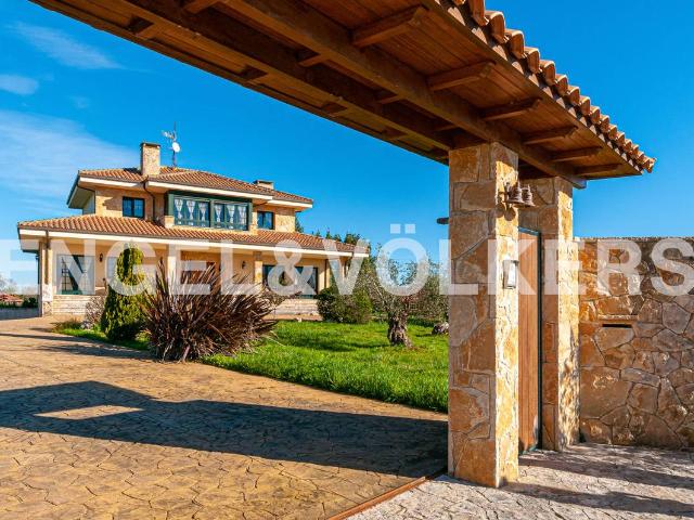 Chalet en venta en El Ferreru, Colunga