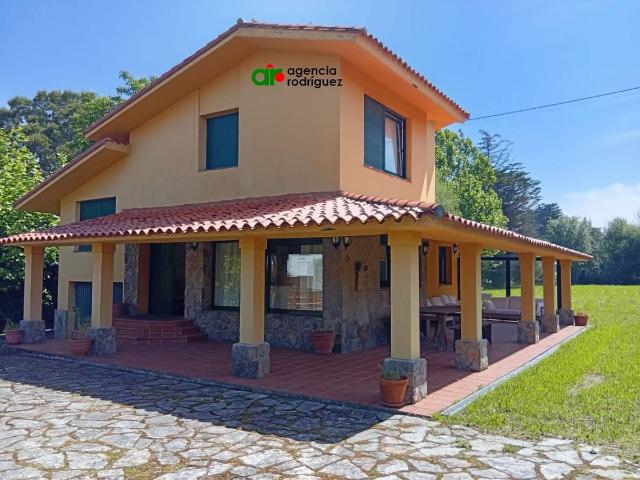 Villa en venta en Colunga, El Ferreru