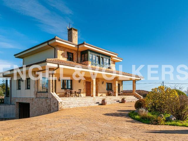Villa en venta en Colunga, El Ferreru