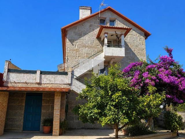 Chalet en venta en A Dobrada, Vigo