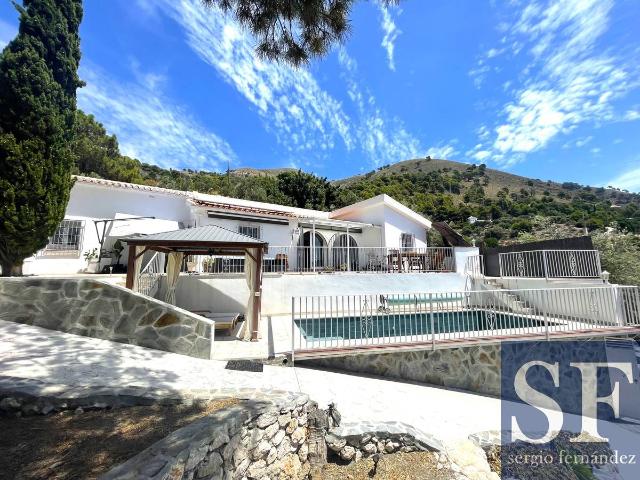 Villa en venta en Cómpeta