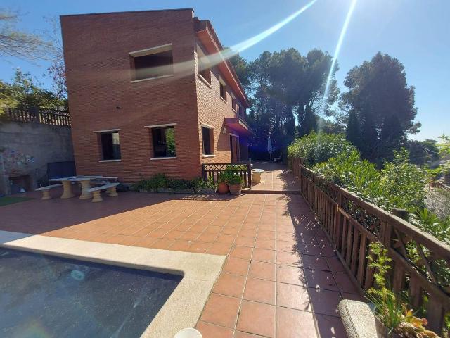 Villa en venta en Corbera De Llobregat
