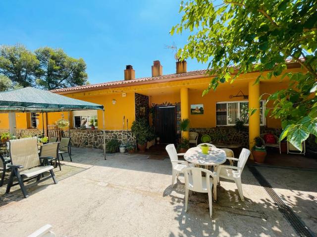 Villa en venta en Corbera De Llobregat