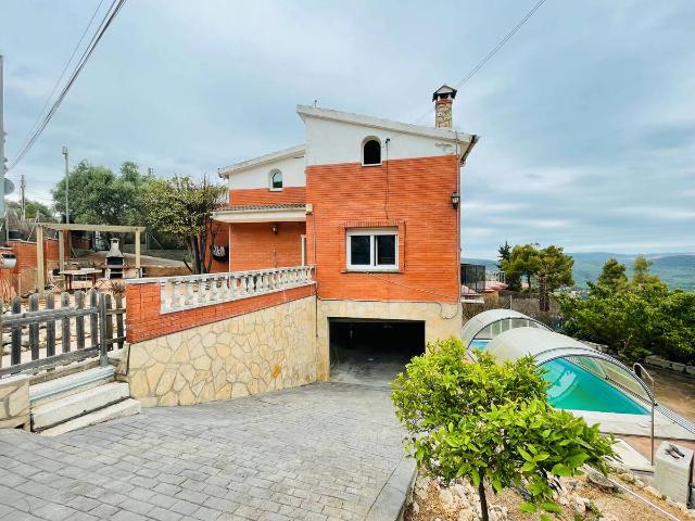 Villa en venta en Corbera De Llobregat